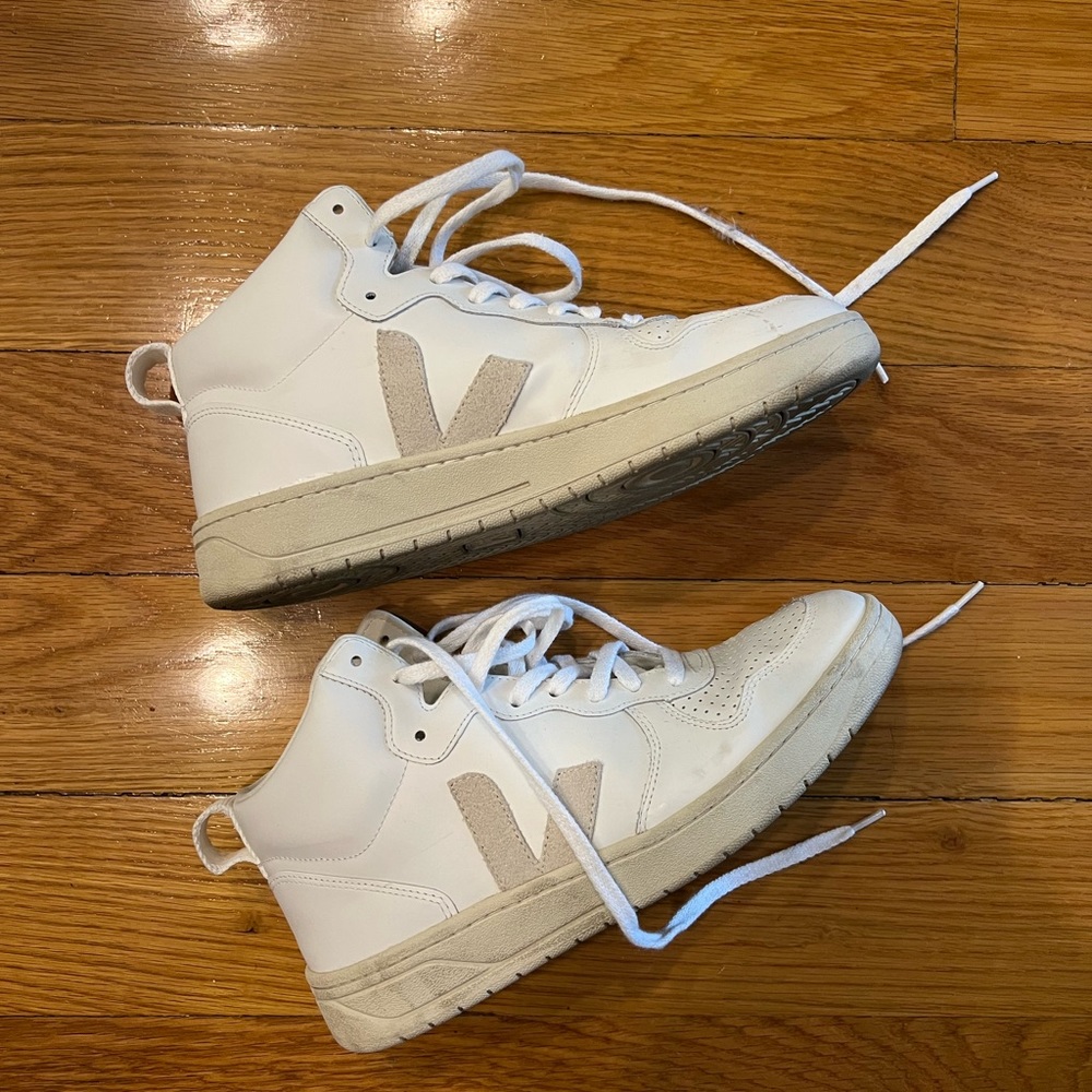 Veja Womens Hightop Sneakers